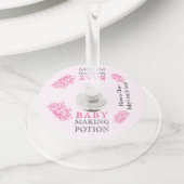 Baby maken Potion Roze Baby shower Toast Wijnglaslabel (Dichtbij)