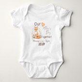 Baby Matchende Vos Ons Eerste Moederdag Samen Romper (Voorkant)