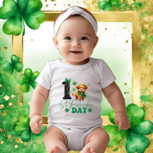 Baby Meisje 1e St Patrick's Day met Highland Koe