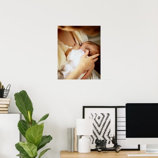 Baby meisje dat borstvoeding geeft (1-3 maanden) poster (Thuiskantoor)