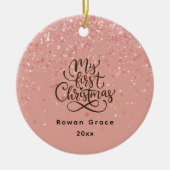 Baby Meisje Eerste Kerstmis Aangepaste Naam Roze M Keramisch Ornament (Voorkant)