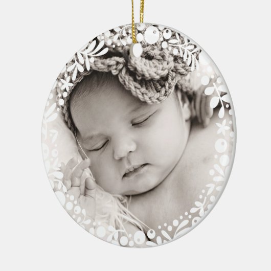 Baby Meisje Eerste Kerstmis Witte Berry Krans Roze Keramisch Ornament (Links)