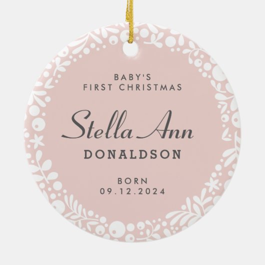 Baby Meisje Eerste Kerstmis Witte Berry Krans Roze Keramisch Ornament (Achterkant)
