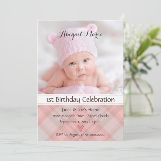 Baby Meisje  in Roze Plaid Verjaardag Kaart (Staand voorkant)