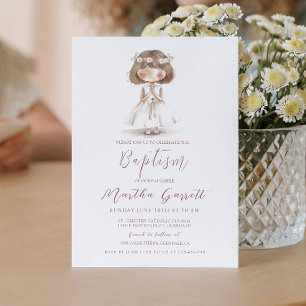 Baby meisje in witte jurk biddend meisje doop kaart