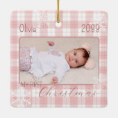 Baby meisje roze plaid sneeuwvlok eerste kerst keramisch ornament (Achterkant)
