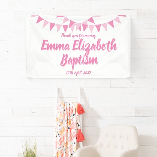Baby met roze beaptisme spandoek (Insitu)