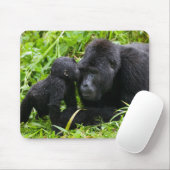 Baby Mountain Gorilla Kisses Silverback Gorilla Muismat (Met muis)
