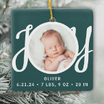 Baby Naam Geboorte Stats Foto Groene Keepsake Keramisch Ornament<br><div class="desc">Dit schattige Baby's Birth Stats Christmas Photo Ornament is versierd met het woord JOY in stijlvolle scripttypografie op een groene achtergrond. Eenvoudig aan te passen met uw foto,  naam en geboortestatistieken van de baby.</div>