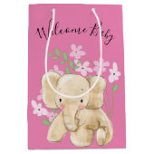 Baby olifant in bloemen medium cadeauzakje (Voorkant)