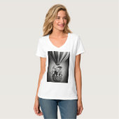 Baby olifant in een luchtballon t-shirt (Voorkant volledig)