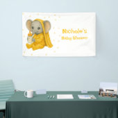Baby olifant in geel pyjama Baby shower Spandoek (Beurs)