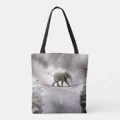 Baby olifant loopt de Tightrope Tote Bag (Achterkant)