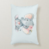 Baby olifant met roze rozen accent kussen (Voorkant(Verticaal))