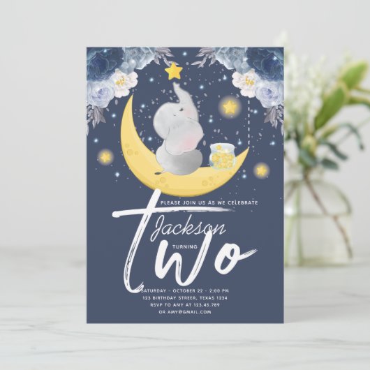 Baby Olifant op Maan Tweede Verjaardag Kaart (Staand voorkant)