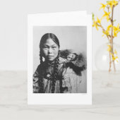 Baby Op Eskimo Mam's Rug 1906 Kaart (Gele Bloem)