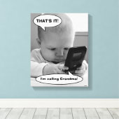 Baby op mobiele telefoon canvas afdruk (Insitu (Houten vloer))