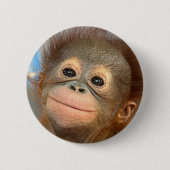 BABY ORANGUTAN BUTTON PIN (Voorkant)