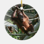 Baby Orangutan - Hang daar op Keramisch Ornament (Achterkant)