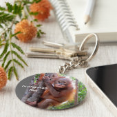 Baby Orangutan in de boom Sleutelhanger (Zijkant)