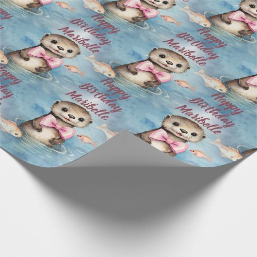 Baby Otter meisje gepersonaliseerde verjaardag Cadeaupapier (Hoek)