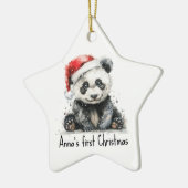 baby panda die Kerstmispet dragen, klantgericht Keramisch Ornament (Links)