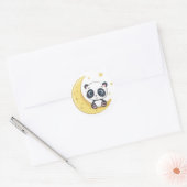 Baby Panda over de maan Ronde Sticker (Envelop)