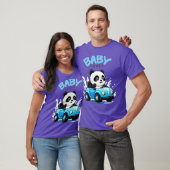 Baby Panda rijdt in een auto T-shirt (Unisex)