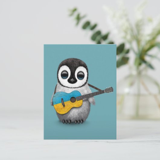 Baby Penguin die de Oekraïense vlag Guitar Blue Briefkaart (Staand voorkant)