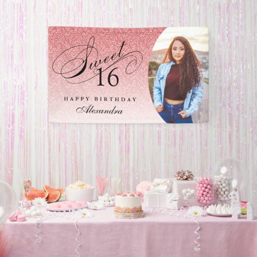 Baby Pink Glitter Sweet 16 gepersonaliseerde foto Spandoek (Feest)