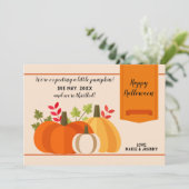 Baby Pumpkin maakt drie Herfst zwangerschap bekend Kaart (Staand voorkant)