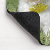 Baby Rabbit Eating Flower Muismat (Hoek)