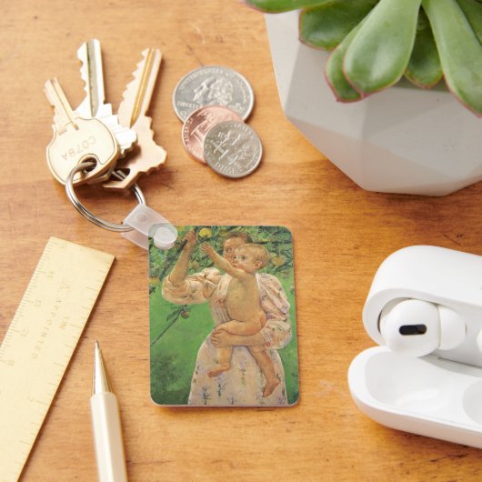 Baby Reaching voor een Apple van Mary Cassatt Sleutelhanger (Bureau)