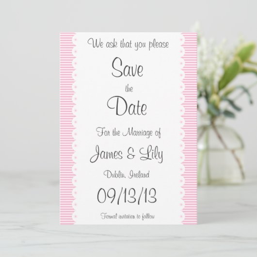 Baby roze inkeppen slaan de datummelding op save the date (Staand voorkant)