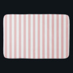 Baby roze kleurstrips Vacation Summer Pastel Badmat<br><div class="desc">Klassieke pastelroze baby lichtroze strepen met verticale strepen,  trendy zomerstrandzonnestraalvormig ontwerp. Baby roze kleur gestript home decor en accessoires.</div>
