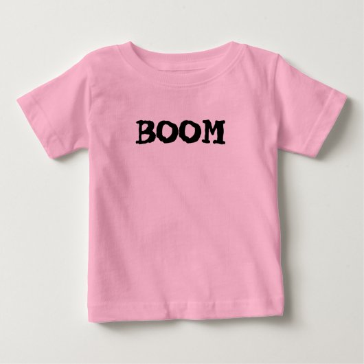 Baby Roze Shirt BOOM Logo (Voorkant)
