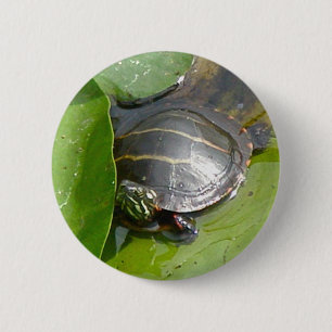 Baby schildpad op Lilypad Items Ronde Button 5,7 Cm