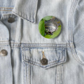 Baby schildpad op Lilypad Items Ronde Button 5,7 Cm (In situ)