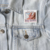 Baby shower Button Pin (hostnaam), (In situ)
