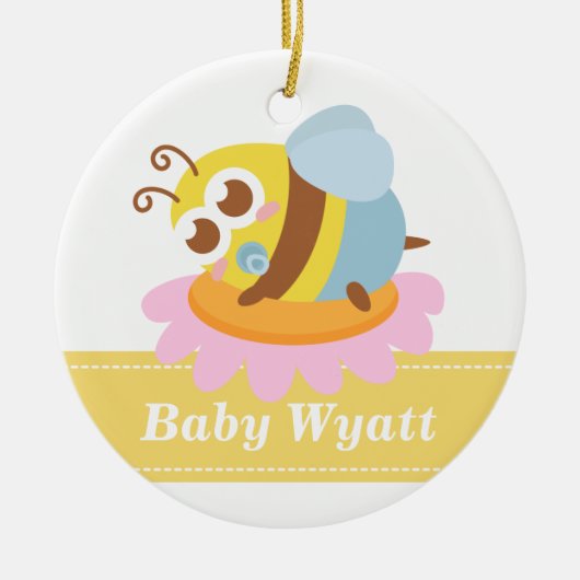 Baby Shower: Cute baby Bee rust op bloem Keramisch Ornament (Voorkant)