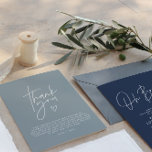 Baby shower dank u stoffig blauw elegant modern kaart<br><div class="desc">Baby shower script modern stoffig blauw elegant feest dank u briefkaart ontwerp. Ideaal genderneutraal ontwerp.</div>