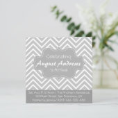 Baby Shower: Grijs en Wit Chevron Patroon Kaart (Staand voorkant)