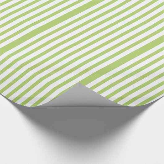 Baby shower Groen en wit Stripes Striped Pattern Cadeaupapier (Hoek)