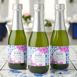 Baby shower gunst blauwe tegels bougainvilleas sparkling wijnetiket