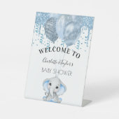 Baby shower lichtblauwe olifant ballon wit reclamebord met voetstuk (Voorkant)