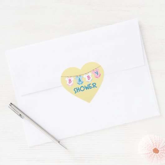 Baby shower met babykleding hart sticker (Envelop)