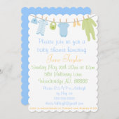 Baby shower met blauwe en groene kledingstukken kaart (Voorkant / Achterkant)