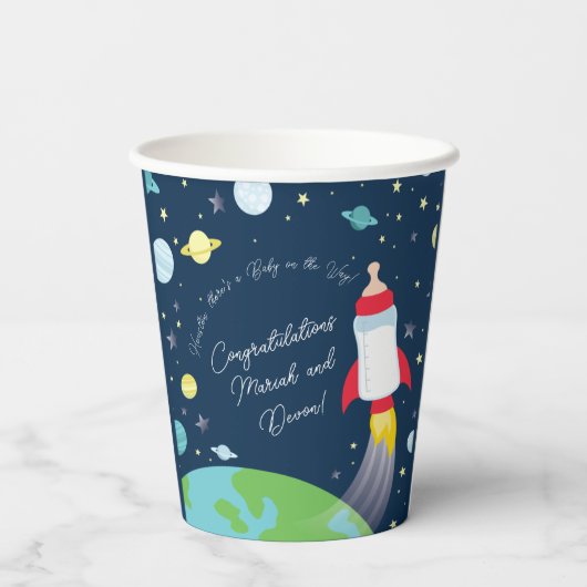 Baby shower met flesje met buitenkant papieren bekers (Achterkant)