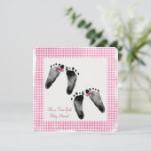 Baby shower met twee kinderen met voetafdrukken kaart (Staand voorkant)