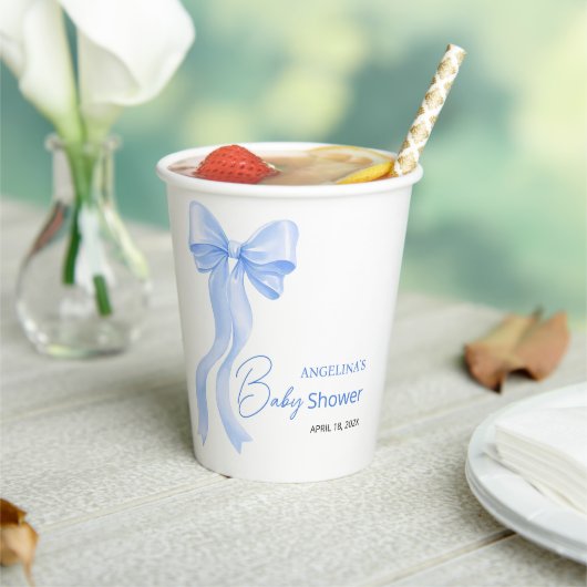 Baby shower paper cups with a delicate bow. papieren bekers (Insitu)